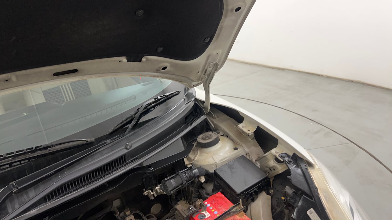 Used 2020 Maruti Suzuki Dzire ZXi AMT Petrol Automatic engine ENGINE LEFT SIDE HINGE & APRON VIEW