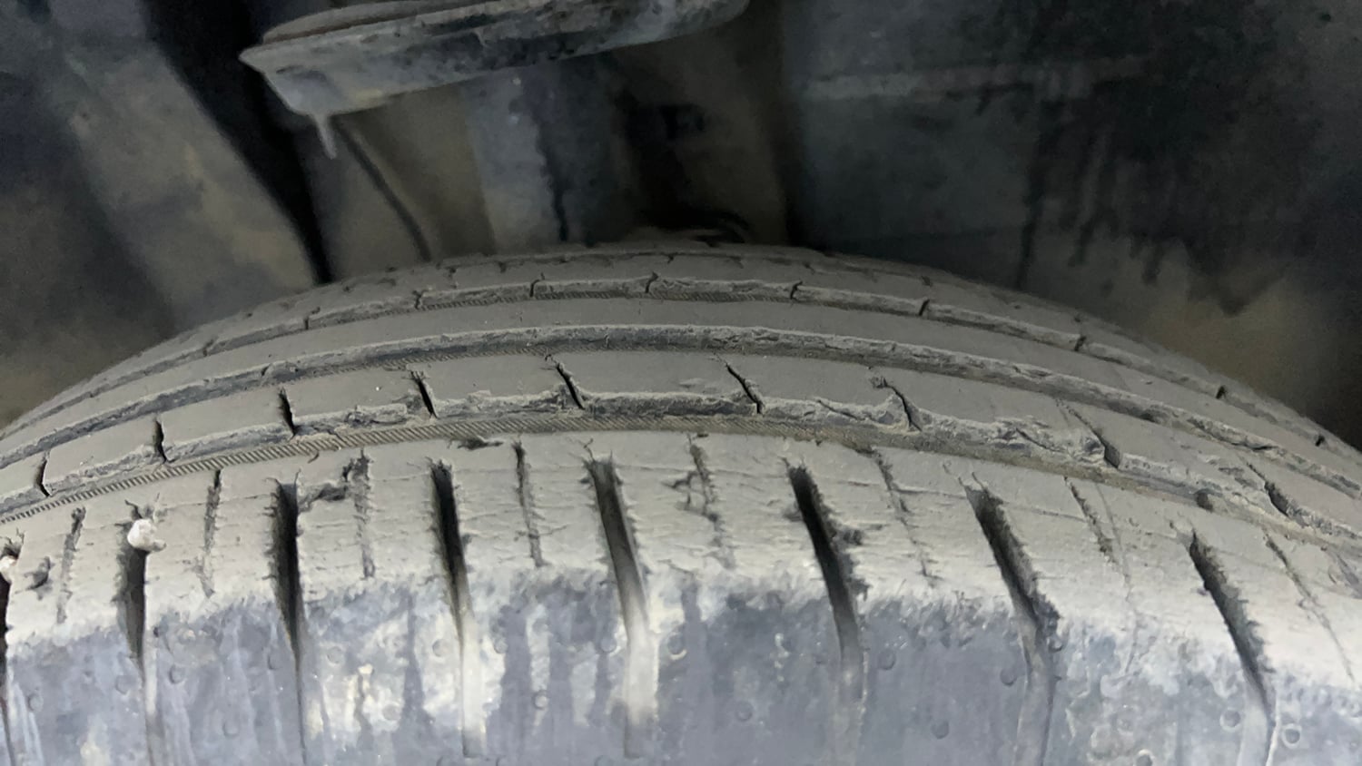 Used 2022 Tata Punch Accomplished AMT Petrol Automatic tyres RIGHT FRONT TYRE TREAD VIEW