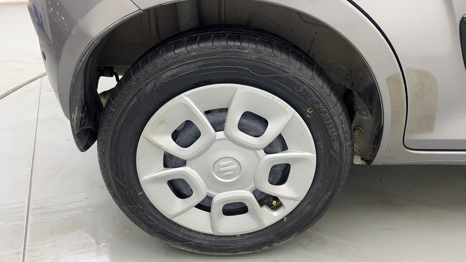 Used 2018 Maruti Suzuki Ignis Delta 1.2 AMT Petrol Automatic tyres RIGHT REAR TYRE RIM VIEW
