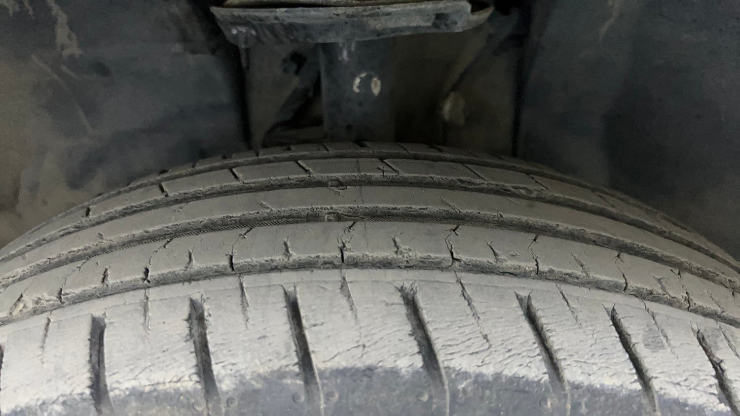 Used 2022 Tata Punch Accomplished AMT Petrol Automatic tyres LEFT FRONT TYRE TREAD VIEW