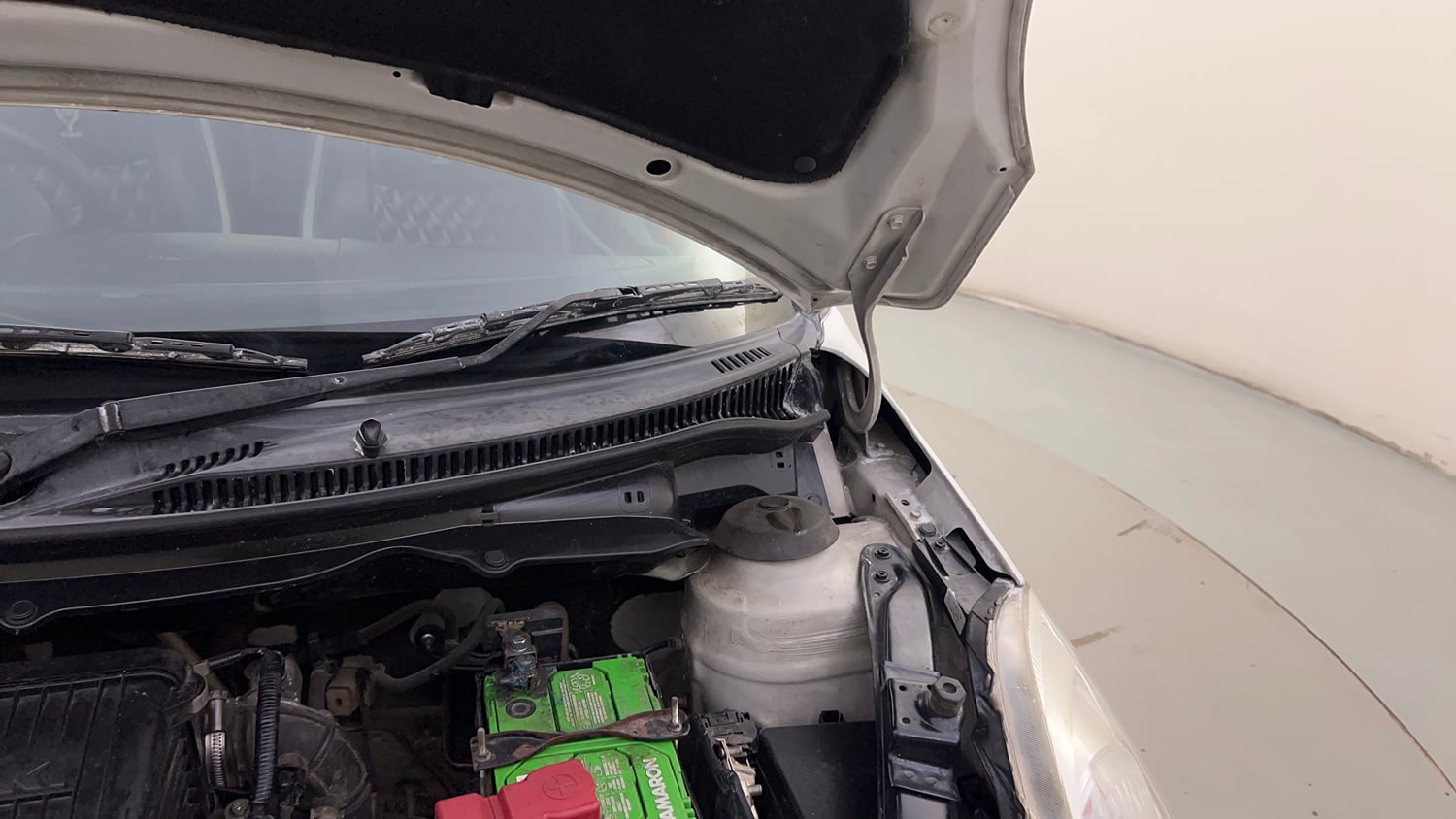 Used 2016 Maruti Suzuki Swift ZXi Petrol Manual engine ENGINE LEFT SIDE HINGE & APRON VIEW