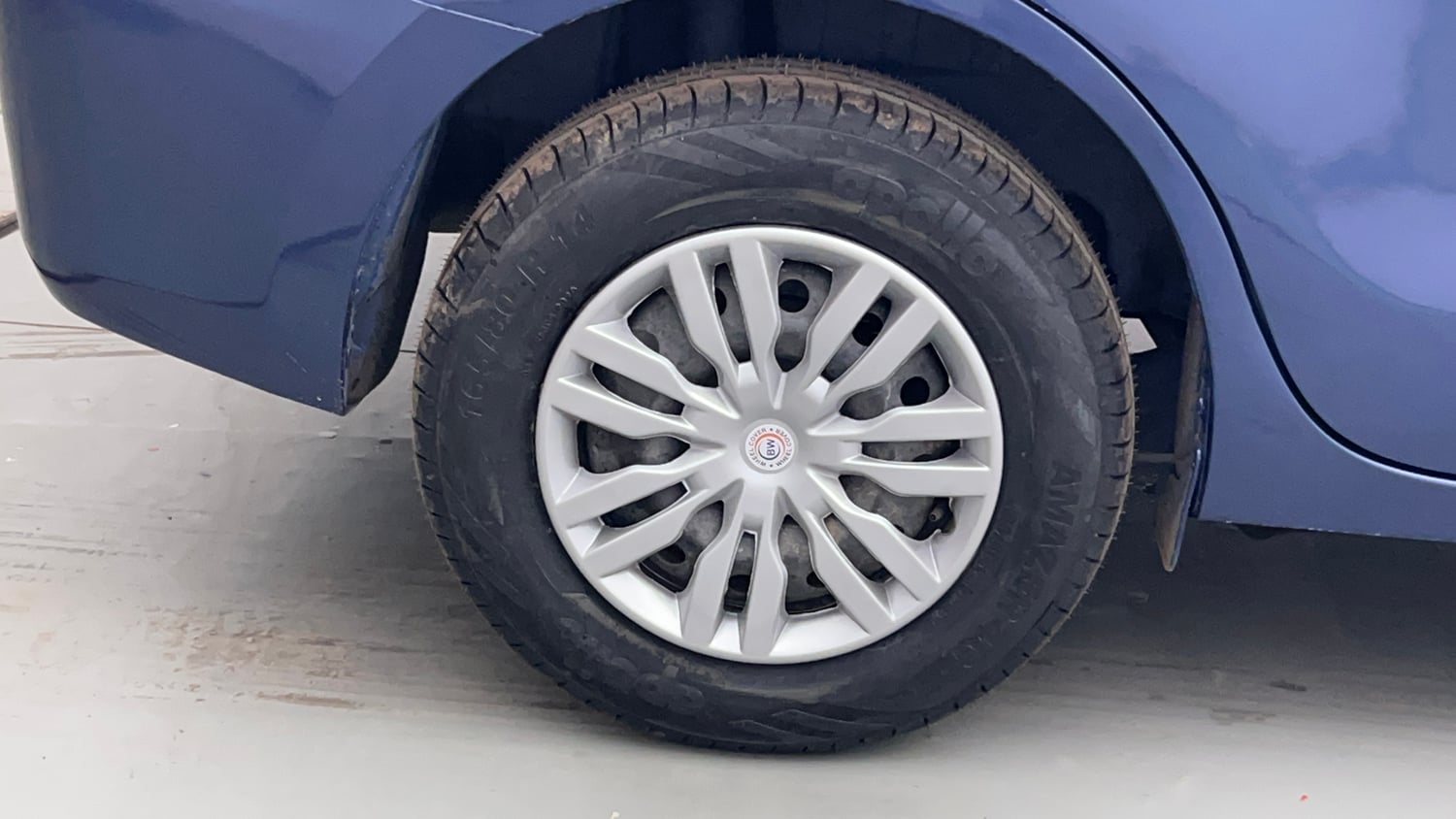 Used 2018 Maruti Suzuki Dzire VXi Petrol Manual tyres RIGHT REAR TYRE RIM VIEW
