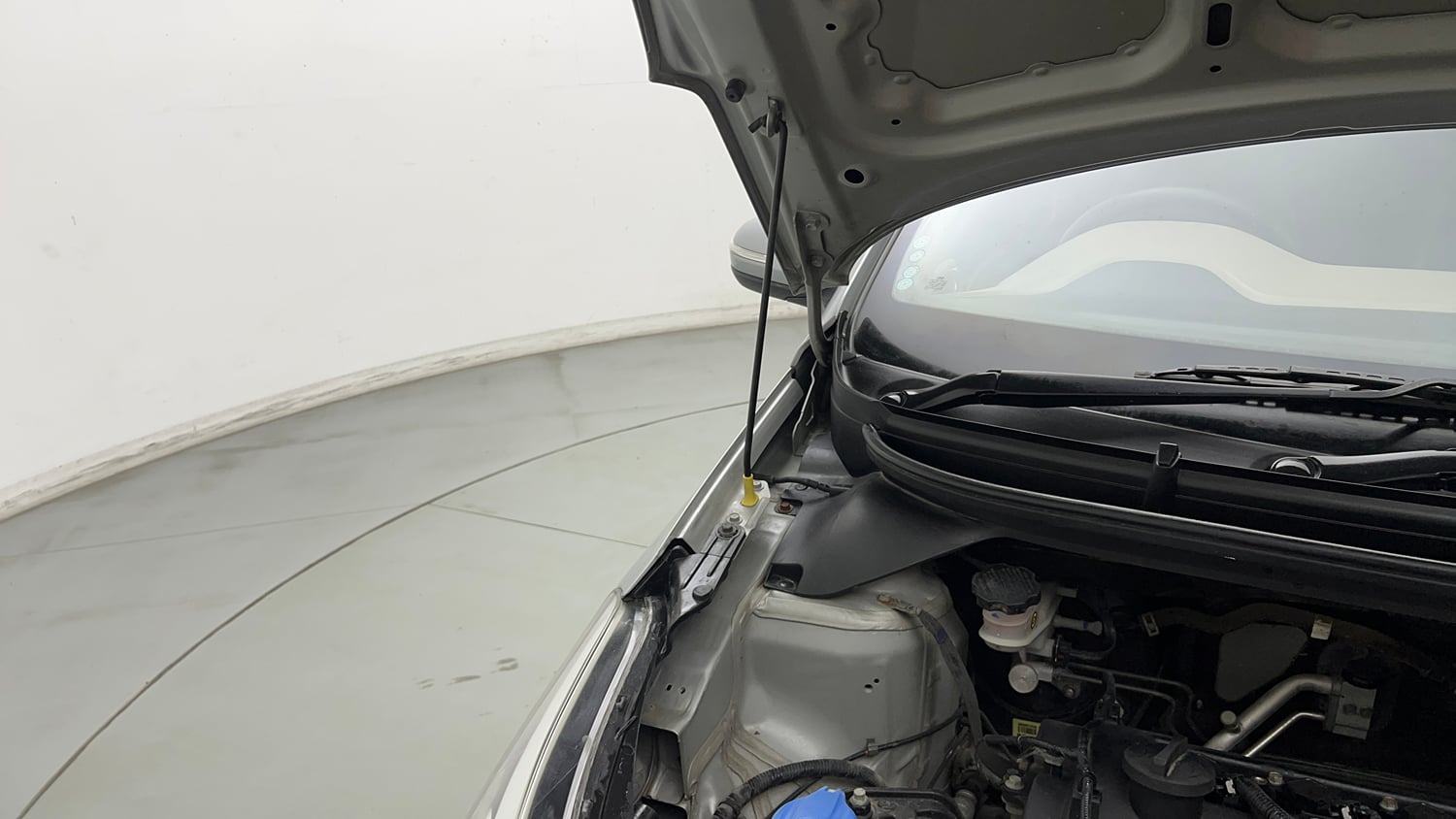 Used 2019 Hyundai Elite i20 Asta 1.2 (O) CVT Petrol Automatic engine ENGINE RIGHT SIDE HINGE & APRON VIEW