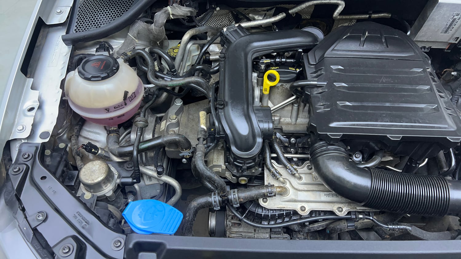 Used 2022 Volkswagen Vento Highline 1.0L TSI Petrol Manual engine ENGINE RIGHT SIDE VIEW