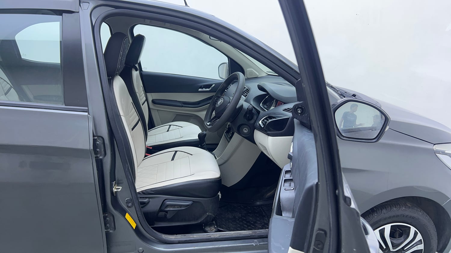 Used 2022 Tata Tiago XZ Plus CNG Cng Manual interior RIGHT SIDE FRONT DOOR CABIN VIEW