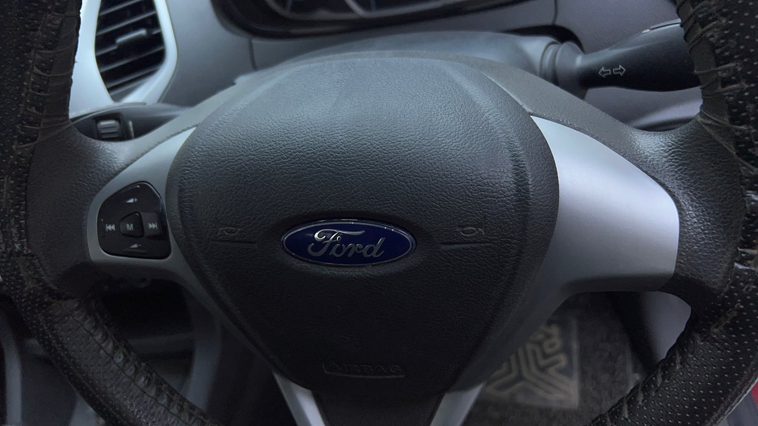 Used 2016 Ford Figo Titanium1.5 TDCi Diesel Manual top_features Airbags