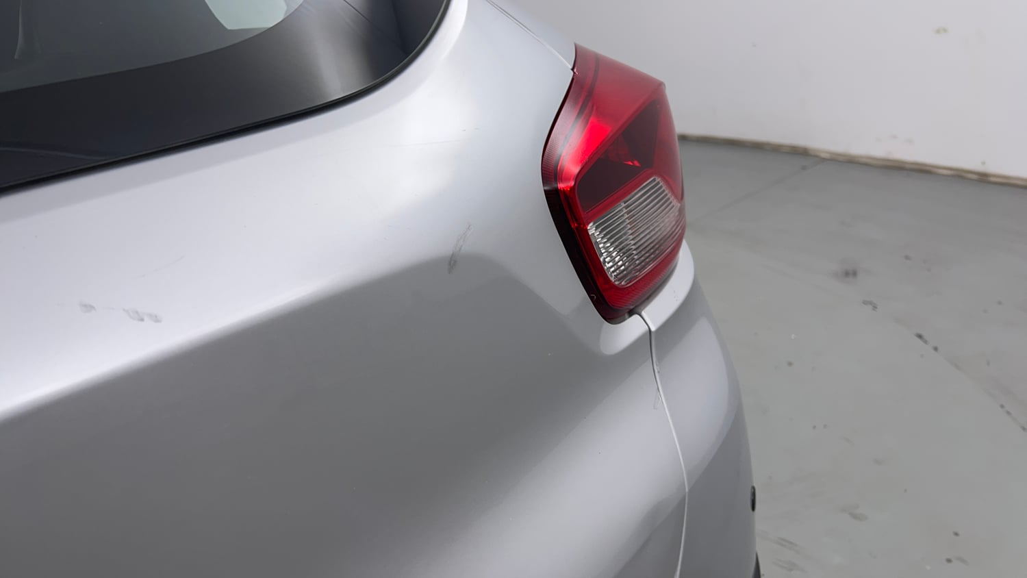 Used 2016 Renault Kwid RXT Petrol Manual dents MINOR DENT