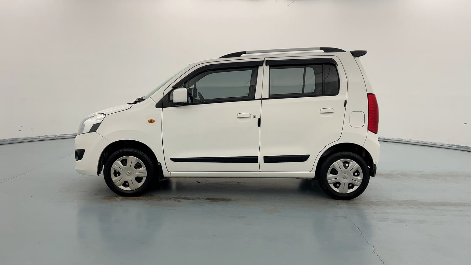 Used 2016 Maruti Suzuki Wagon R VXI Petrol Manual exterior LEFT SIDE VIEW