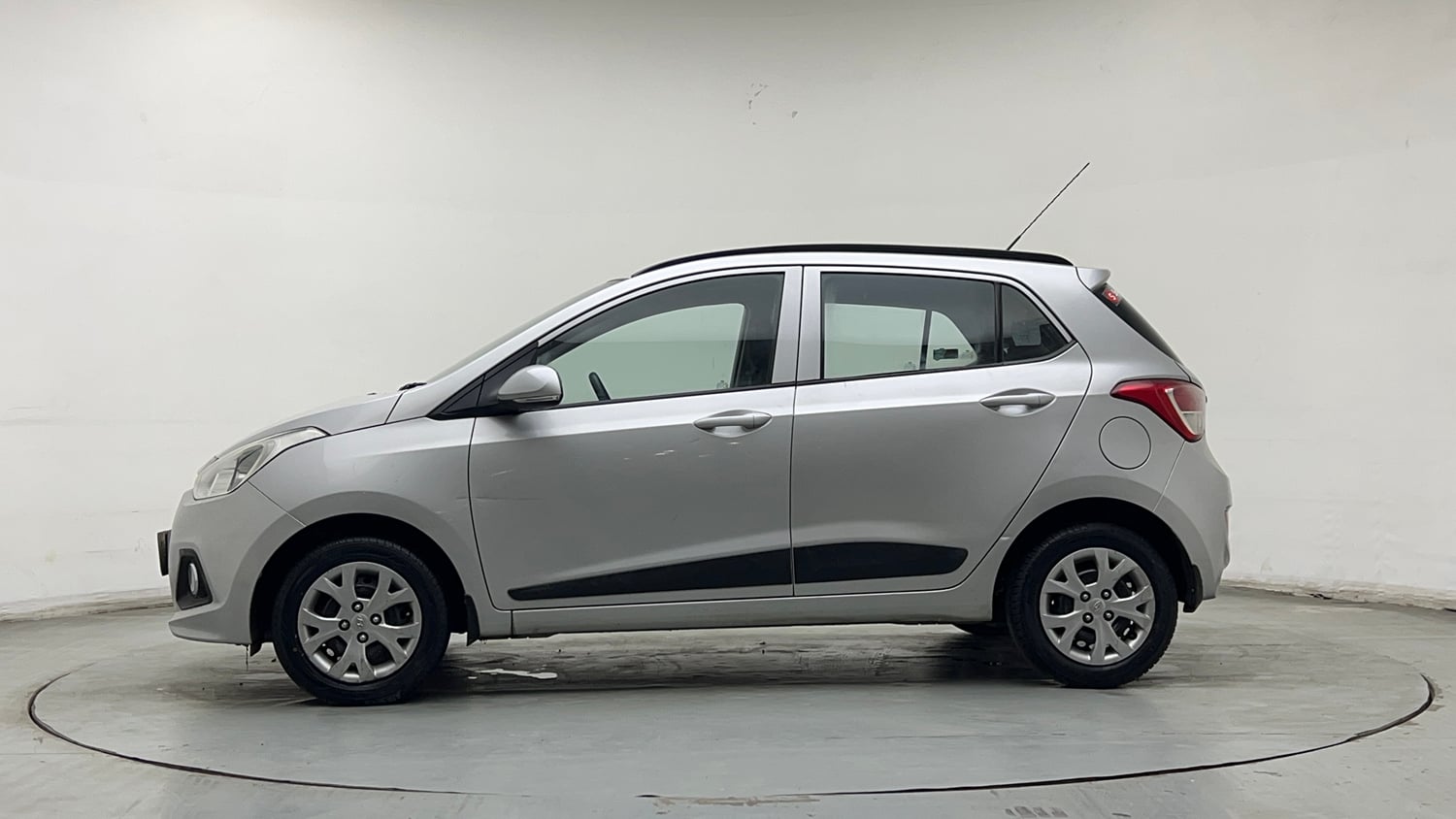 Used 2016 Hyundai Grand i10 Sportz 1.2 Kappa VTVT Petrol Manual exterior LEFT SIDE VIEW