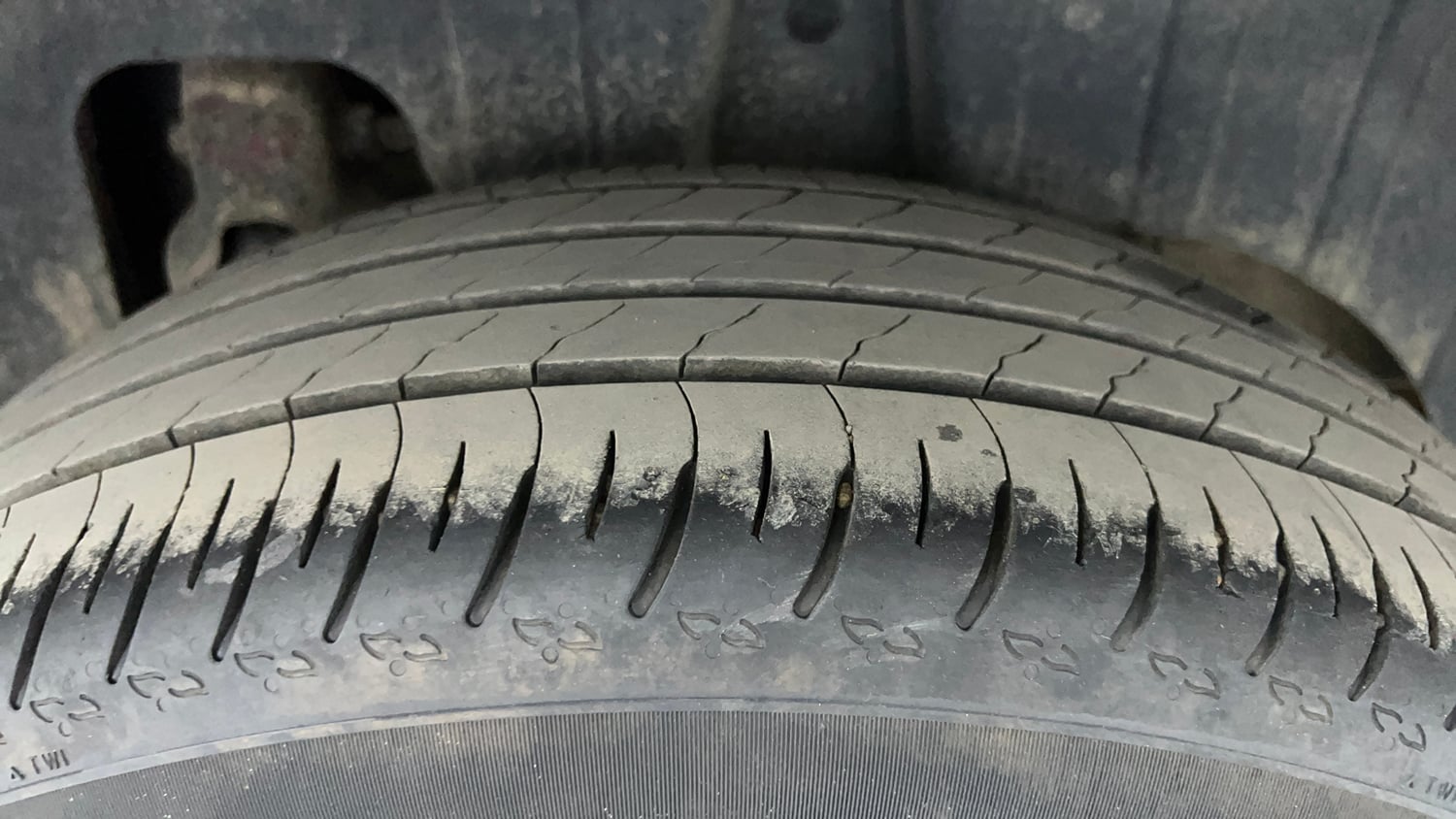 Used 2021 Mahindra XUV 300 W8 (O) 1.2 Petrol AMT Petrol Automatic tyres LEFT REAR TYRE TREAD VIEW