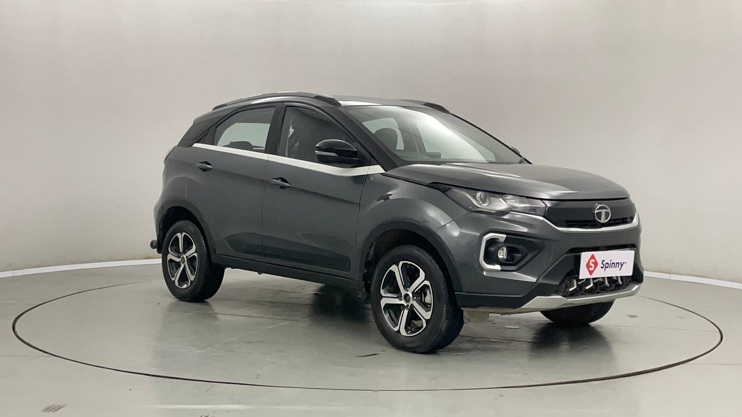Used 2023 Tata Nexon XZ Plus Petrol Manual exterior RIGHT FRONT CORNER VIEW