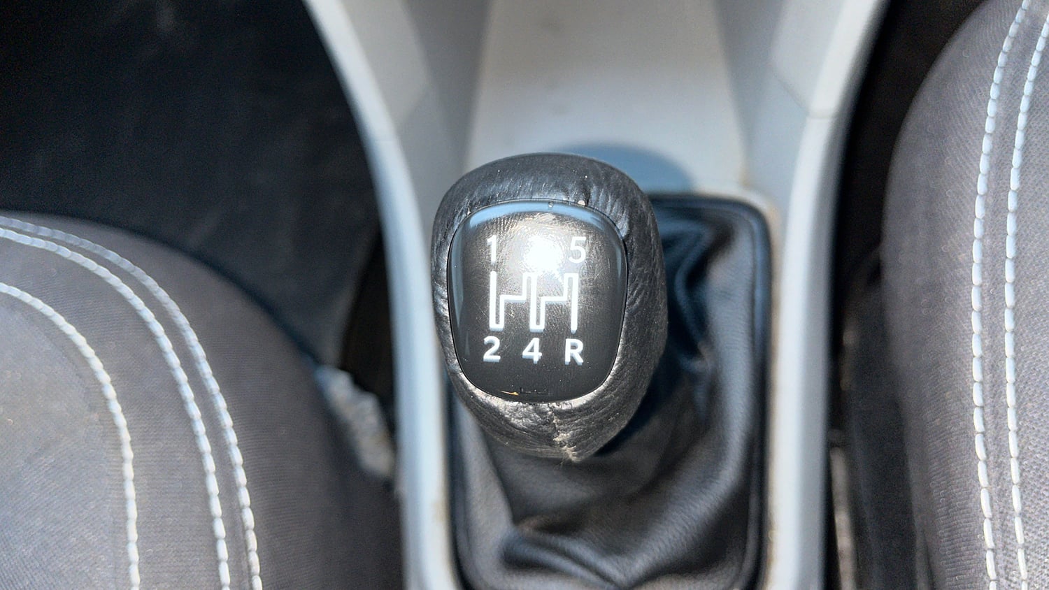 Used 2020 Tata Tiago XZ Plus Dual Tone Petrol Manual interior GEAR  KNOB VIEW