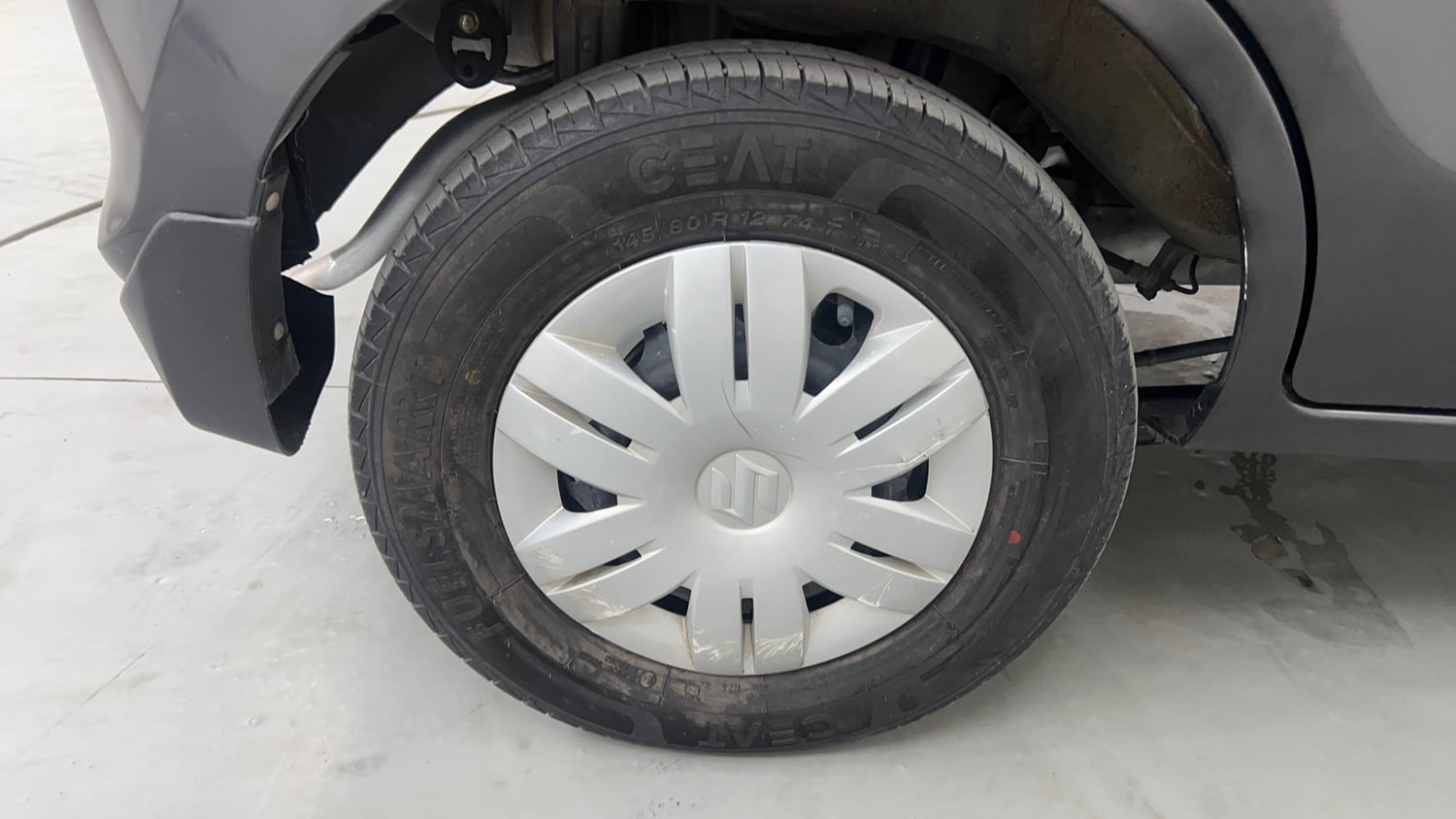 Used 2019 Maruti Suzuki Alto 800 LXi CNG Cng Manual tyres RIGHT REAR TYRE RIM VIEW
