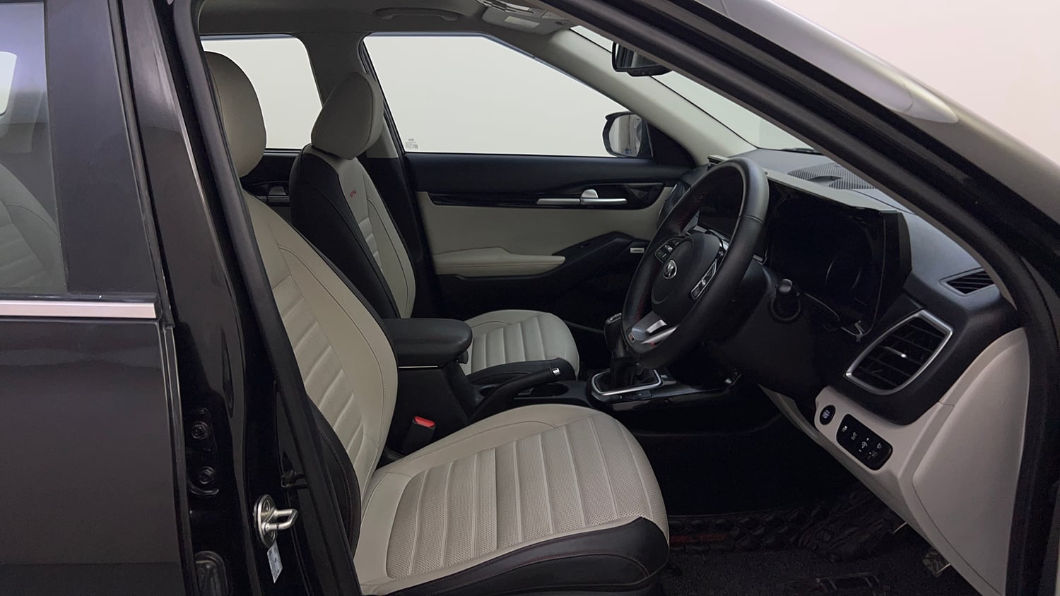 Used 2020 Kia Seltos GTX Plus 1.4 Petrol Manual interior RIGHT SIDE FRONT DOOR CABIN VIEW