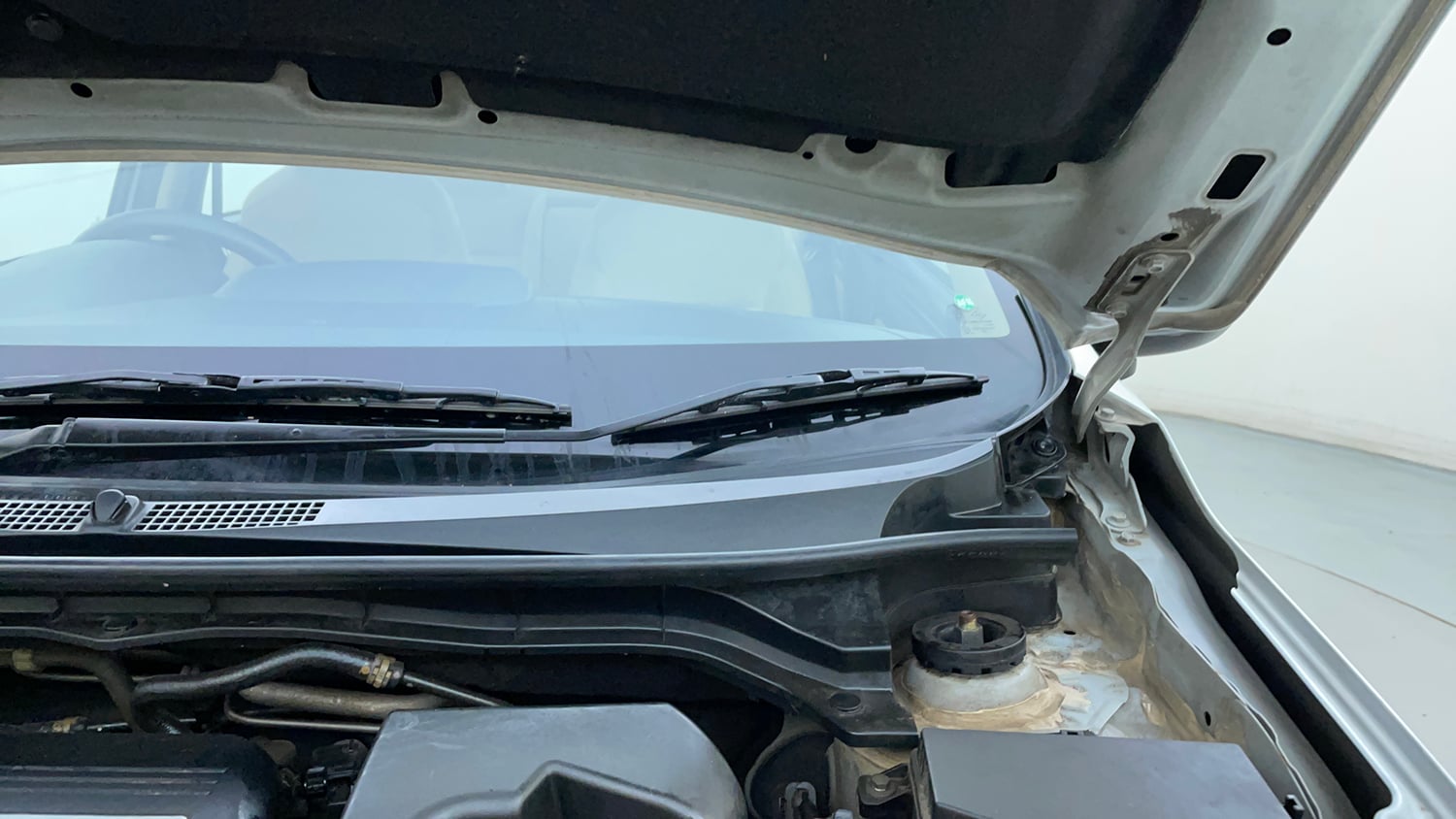 Used 2019 Honda Amaze 1.5 VX CVT Diesel Diesel Automatic engine ENGINE LEFT SIDE HINGE & APRON VIEW