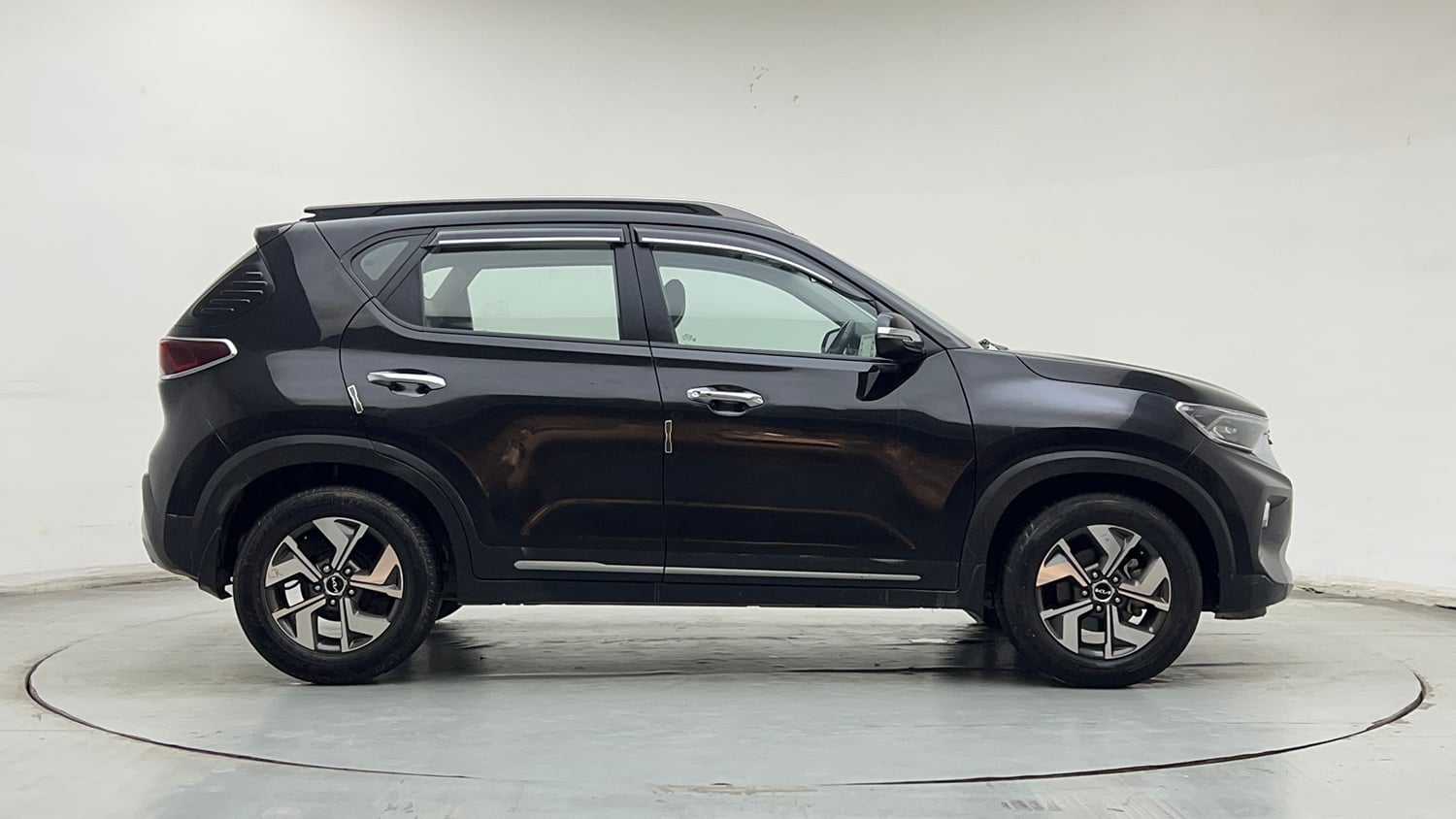 Used 2023 Kia Sonet HTX 1.0 Turbo Petrol DCT Petrol Automatic exterior RIGHT SIDE VIEW