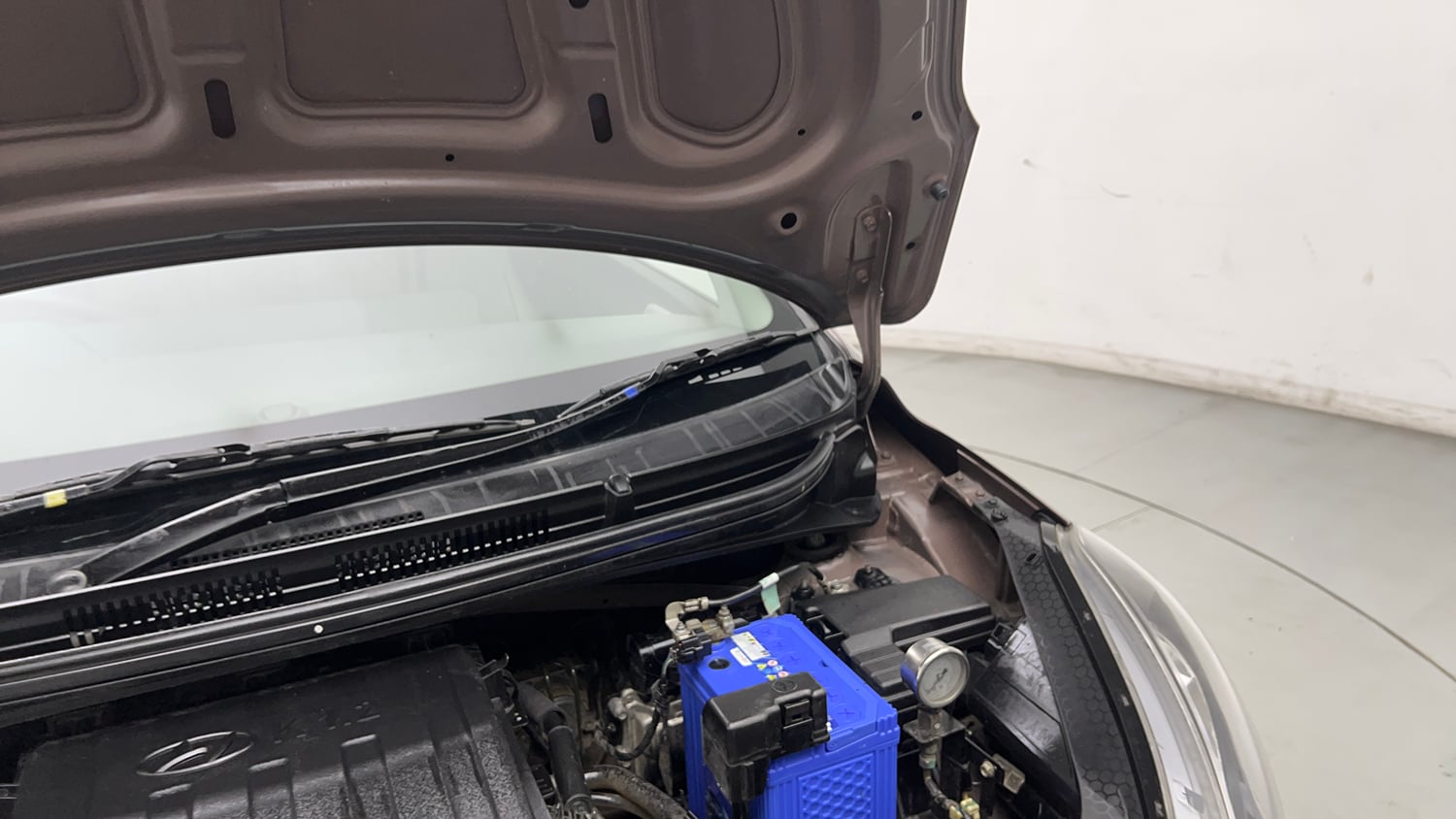 Used 2021 Hyundai Aura S 1.2 CNG Cng Manual engine ENGINE LEFT SIDE HINGE & APRON VIEW