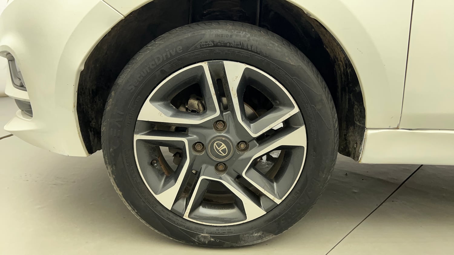 Used 2020 Tata Tiago XZ Plus Petrol Manual tyres LEFT FRONT TYRE RIM VIEW