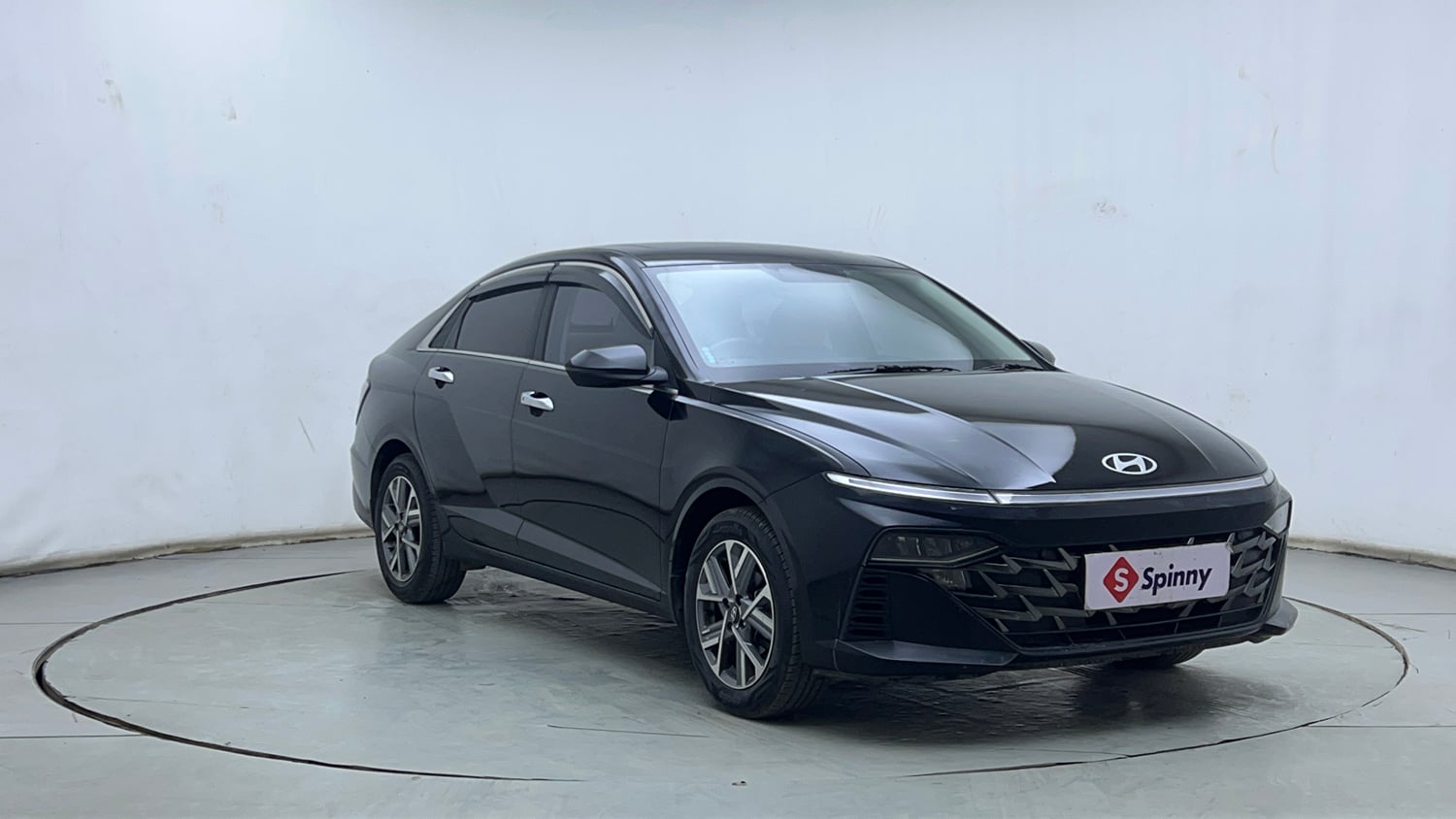 Used 2023 Hyundai Verna SX (O)1.5 MPi Petrol Manual exterior RIGHT FRONT CORNER VIEW