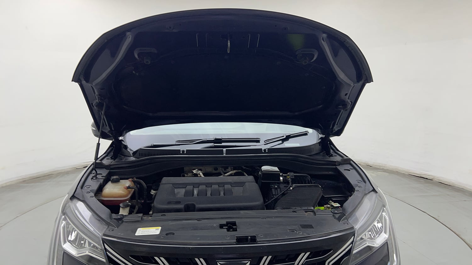 Used 2024 Mahindra XUV700 AX 5 Diesel AT 7 STR Diesel Automatic engine ENGINE & BONNET OPEN FRONT VIEW