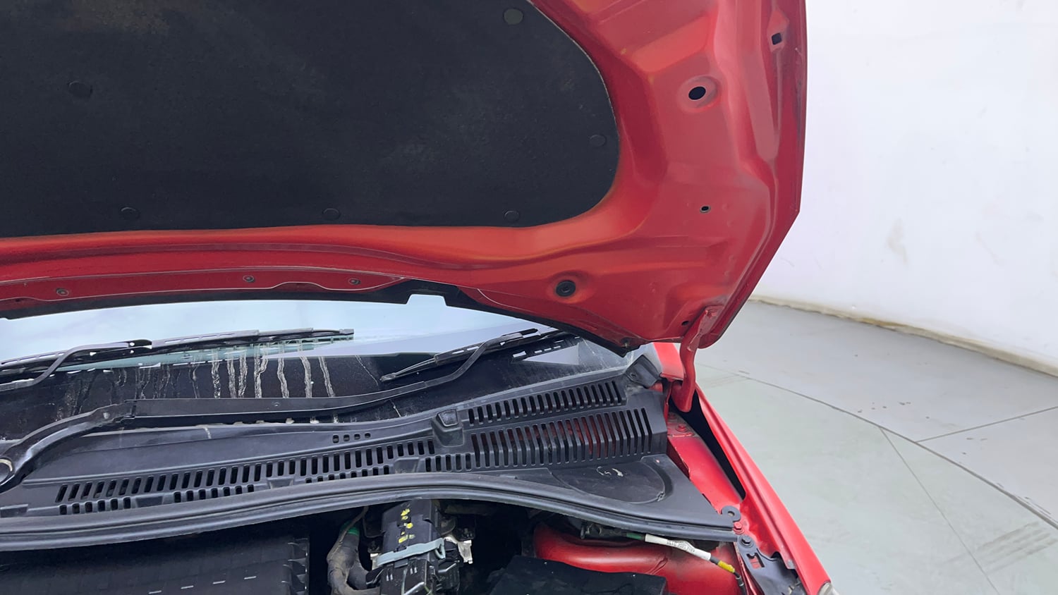 Used 2020 Tata Tiago XZ Plus Dual Tone Petrol Manual engine ENGINE LEFT SIDE HINGE & APRON VIEW