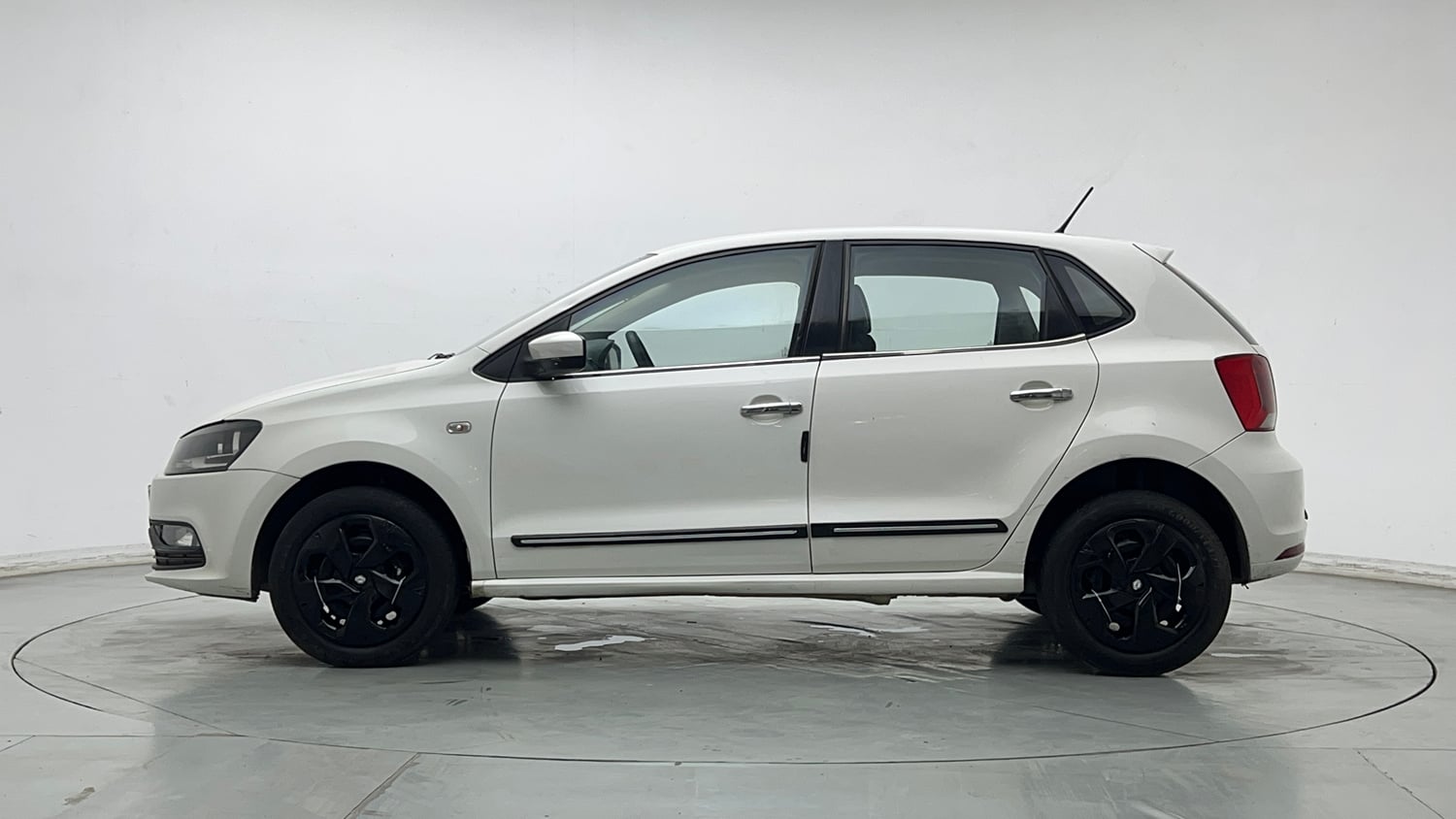 Used 2014 Volkswagen Polo Comfortline 1.2L (P) Petrol Manual exterior LEFT SIDE VIEW