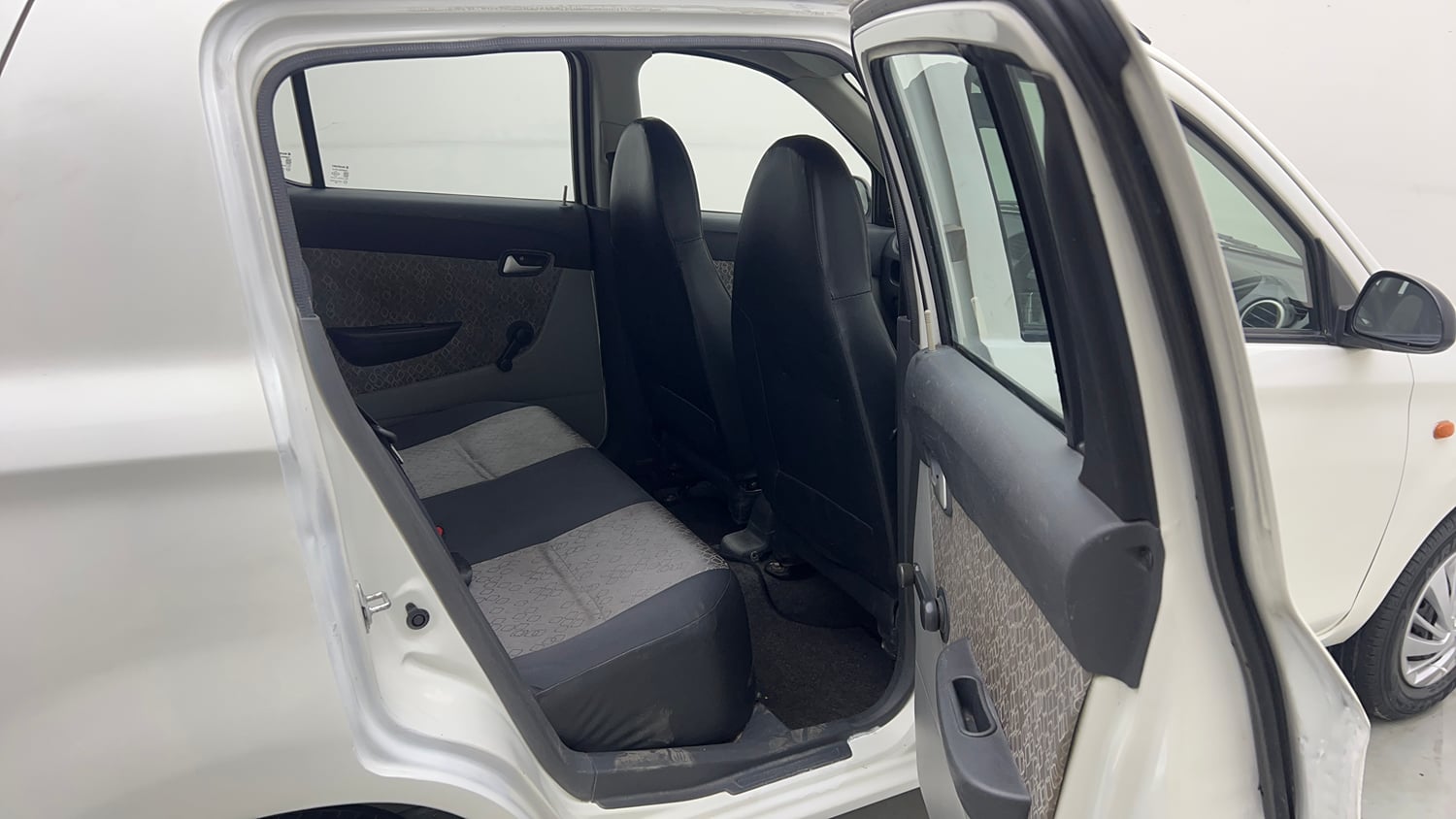 Used 2017 Maruti Suzuki Alto 800 LXi (O) Petrol Manual interior RIGHT SIDE REAR DOOR CABIN VIEW