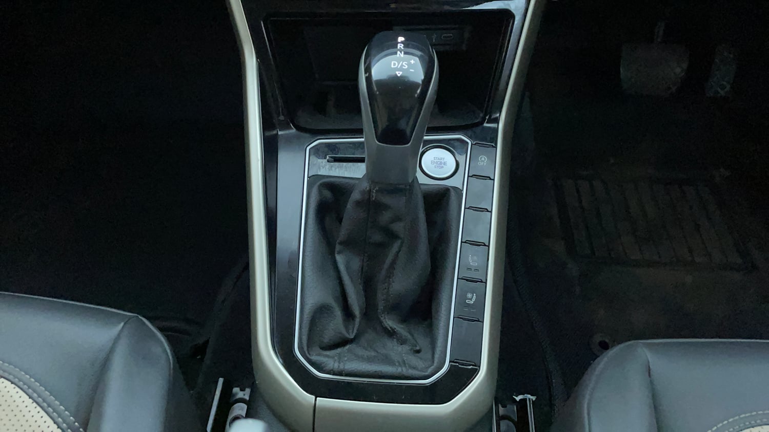 Used 2022 Volkswagen Virtus Topline 1.0 TSI AT Petrol Automatic interior GEAR  KNOB VIEW