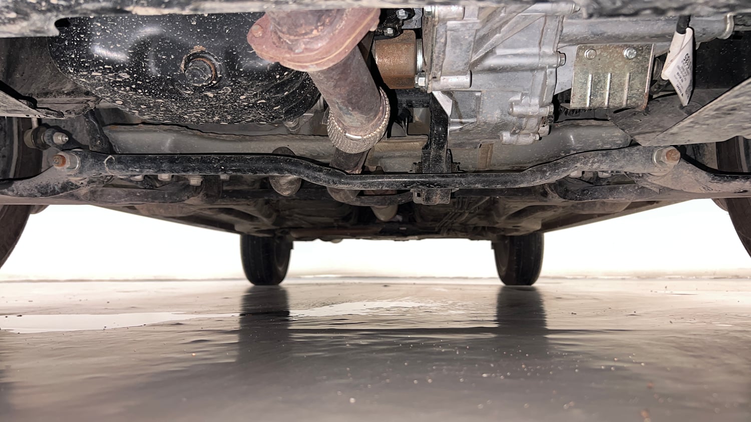 Used 2024 Tata Tiago XZA Plus Petrol Automatic extra FRONT LEFT UNDERBODY VIEW