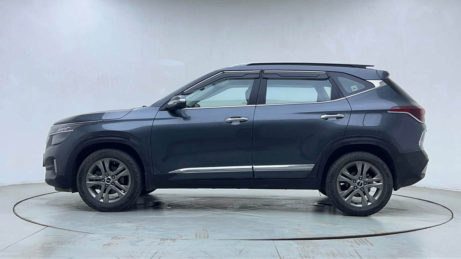 Used 2022 Kia Seltos HTX 1.5 Petrol Manual exterior LEFT SIDE VIEW