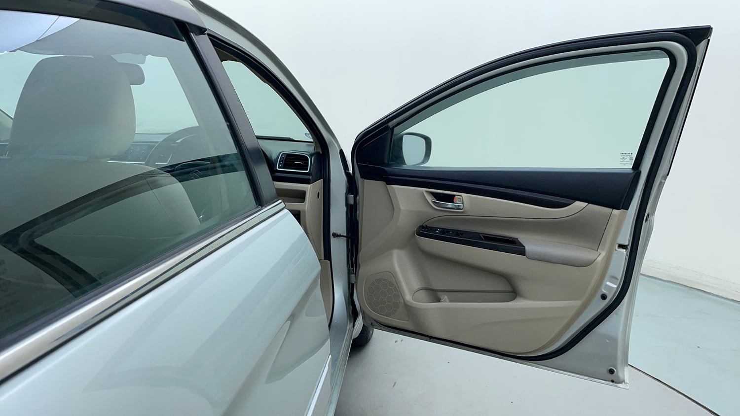 Used 2017 Maruti Suzuki Ciaz ZXi  AT Petrol Automatic interior RIGHT FRONT DOOR OPEN VIEW