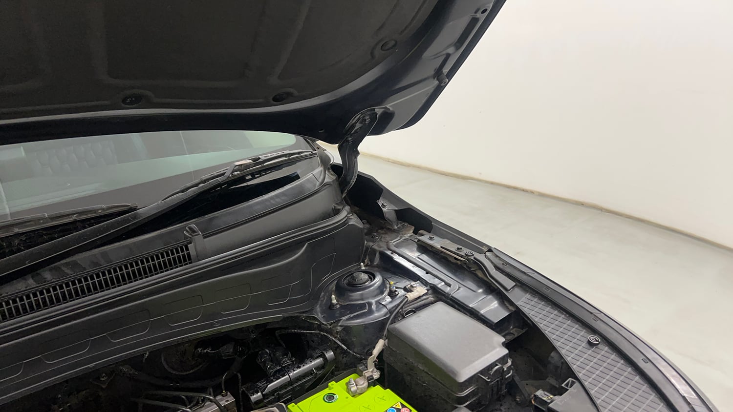 Used 2022 Kia Seltos X Line 1.4 DCT Petrol Automatic engine ENGINE LEFT SIDE HINGE & APRON VIEW
