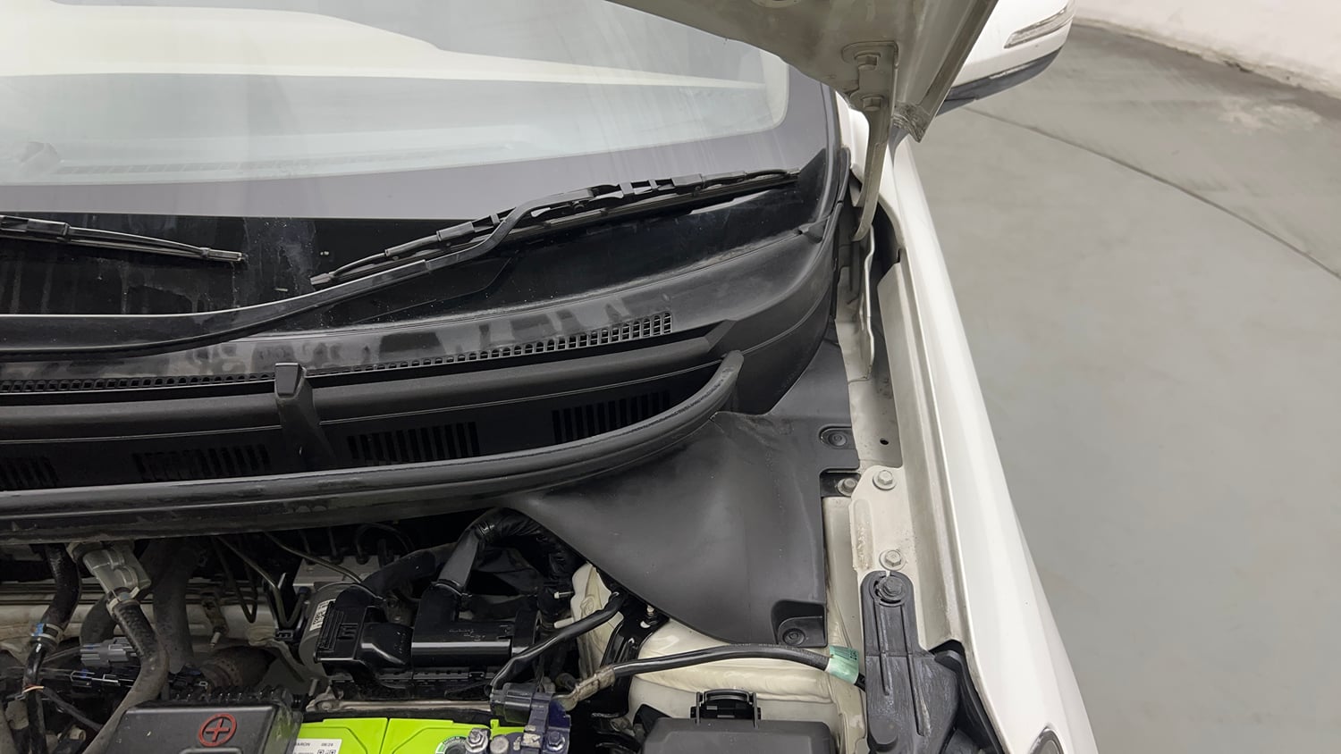 Used 2019 Hyundai Elite i20 Sportz Plus 1.2 CVT Petrol Automatic engine ENGINE LEFT SIDE HINGE & APRON VIEW