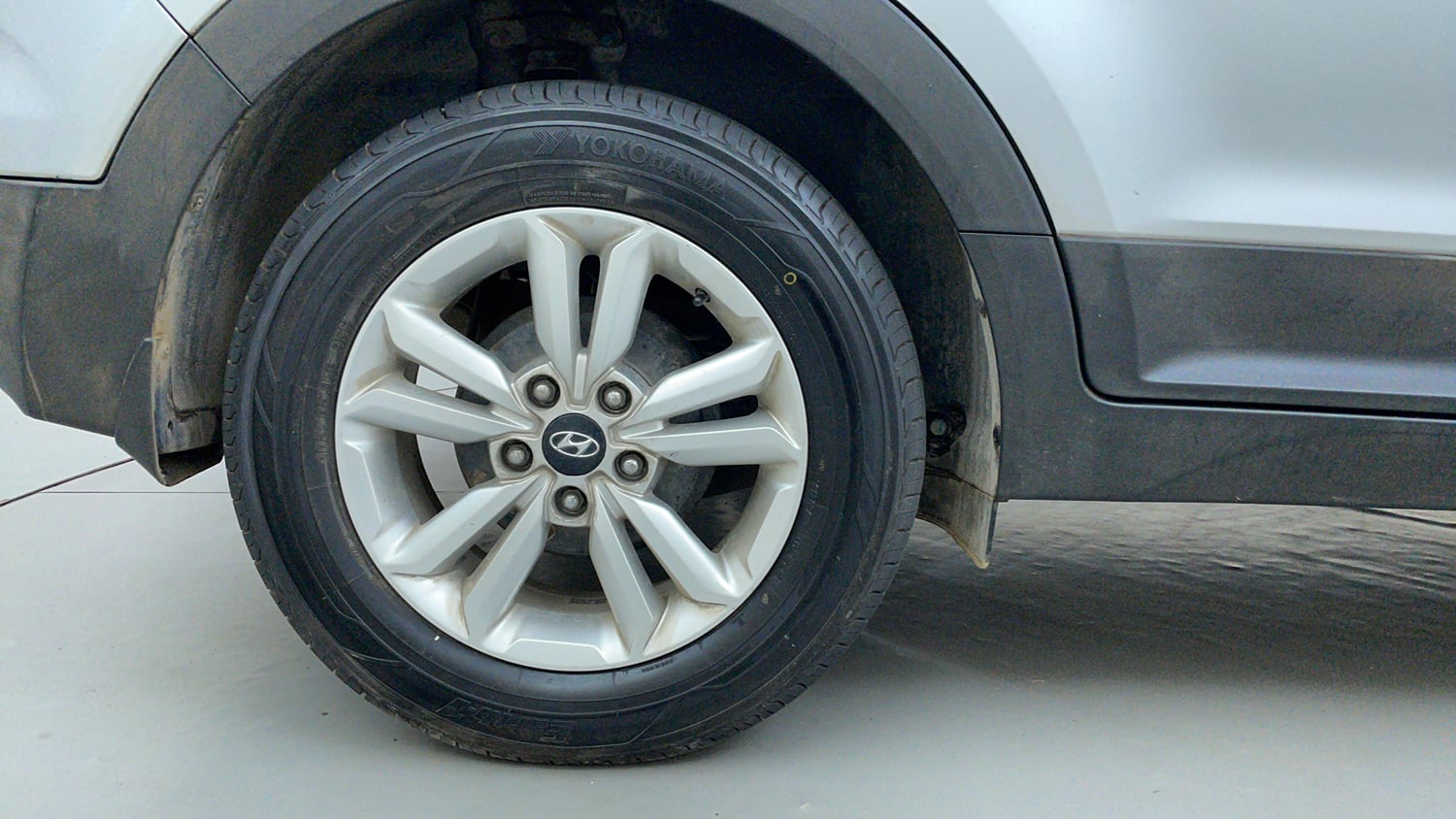 Used 2016 Hyundai Creta 1.6 SX Plus Petrol Petrol Manual tyres RIGHT REAR TYRE RIM VIEW