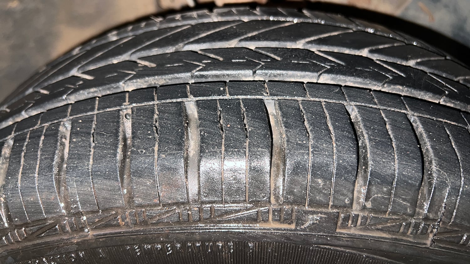 Used 2016 Hyundai Elite i20 Sportz 1.2 Petrol Manual tyres RIGHT FRONT TYRE TREAD VIEW