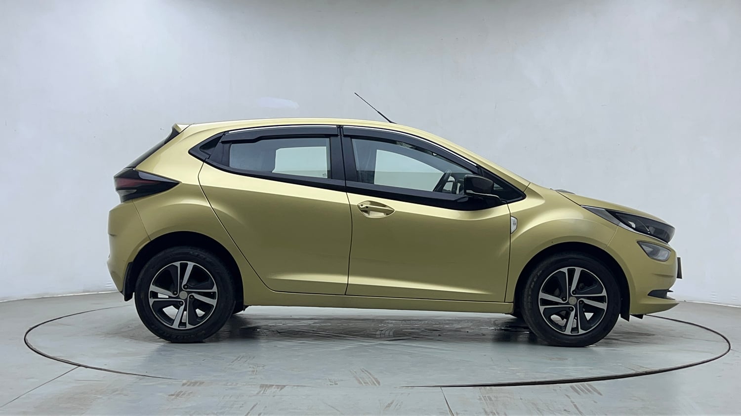 Used 2020 Tata Altroz XZ Petrol Petrol Manual exterior RIGHT SIDE VIEW