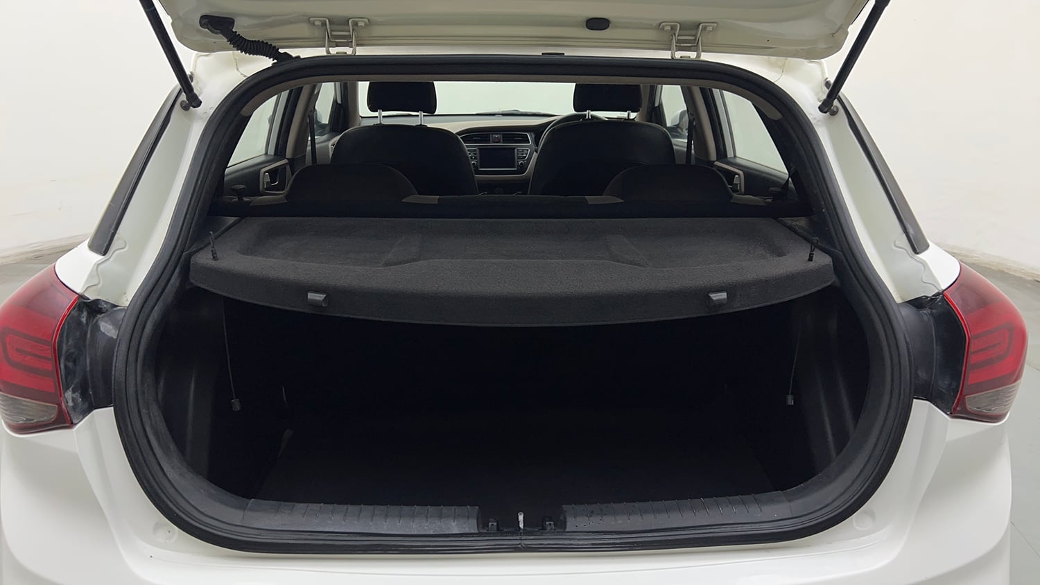 Used 2019 Hyundai Elite i20 Sportz Plus 1.2 CVT Petrol Automatic interior DICKY INSIDE VIEW