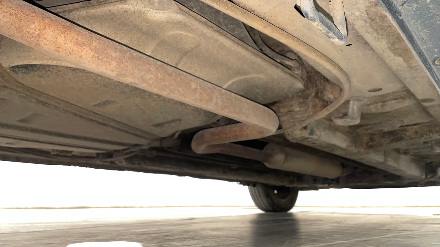 Used 2016 Maruti Suzuki Ertiga VXI AT Petrol Automatic extra REAR RIGHT UNDERBODY VIEW