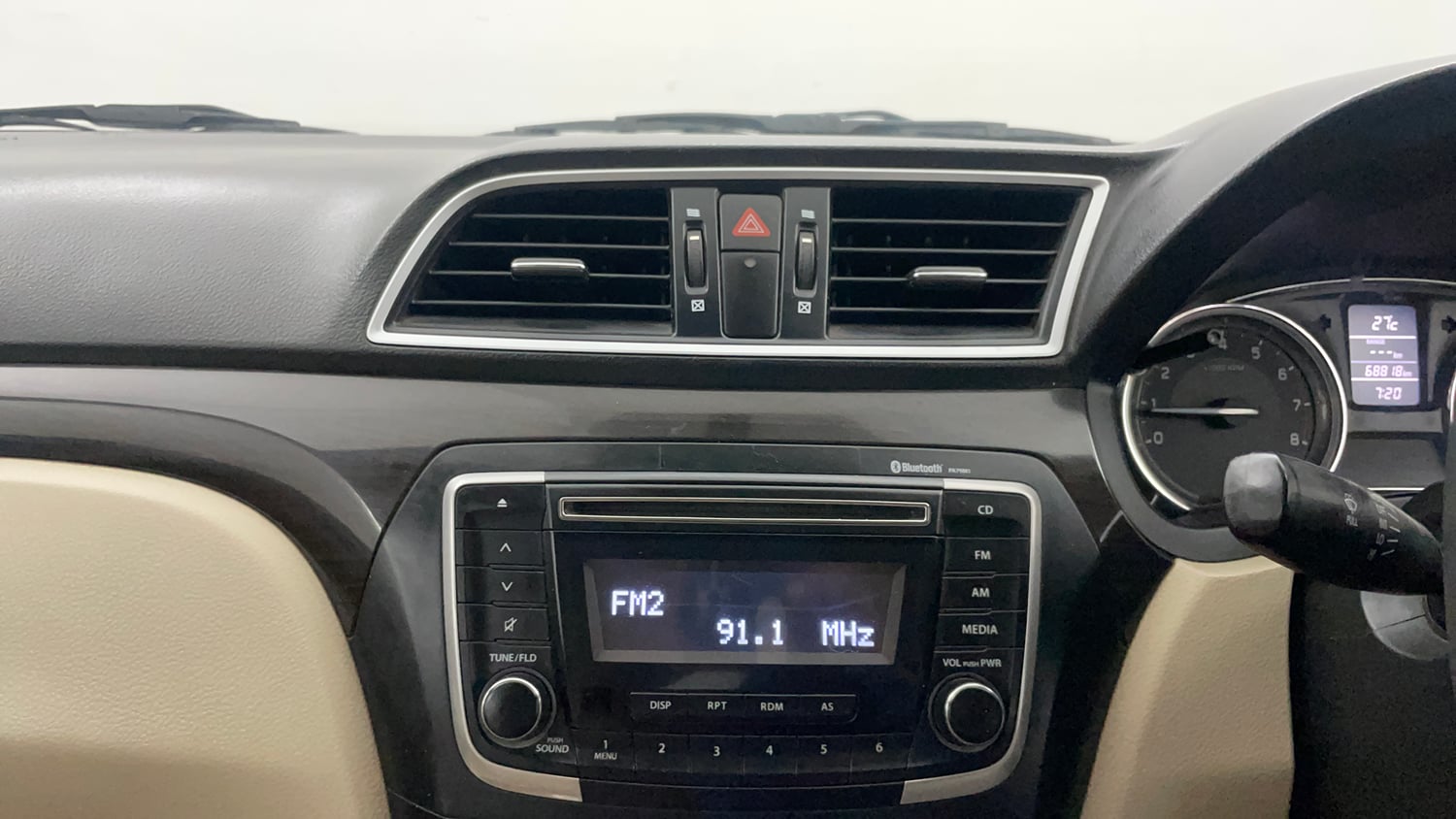 Used 2016 Maruti Suzuki Ciaz VXi+ Petrol Manual interior MUSIC SYSTEM & AC CONTROL VIEW