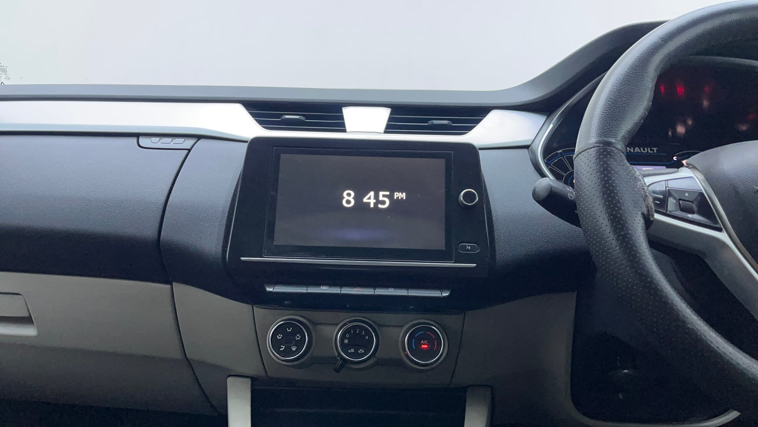 Used 2022 Renault Triber RXZ Dual Tone Petrol Manual interior MUSIC SYSTEM & AC CONTROL VIEW