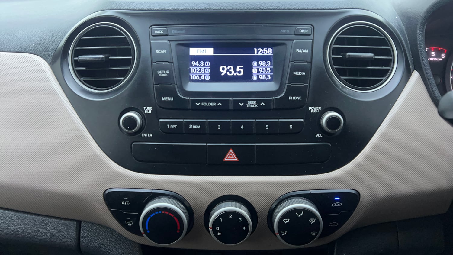 Used 2016 Hyundai Grand i10 Sportz 1.1 CRDi Diesel Manual interior MUSIC SYSTEM & AC CONTROL VIEW