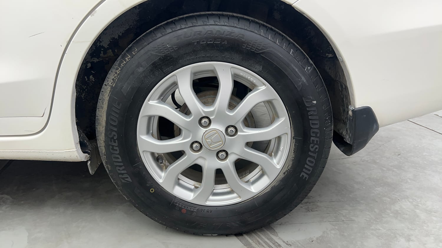 Used 2014 Honda Amaze 1.2 VX AT i-VTEC Petrol Automatic tyres LEFT REAR TYRE RIM VIEW