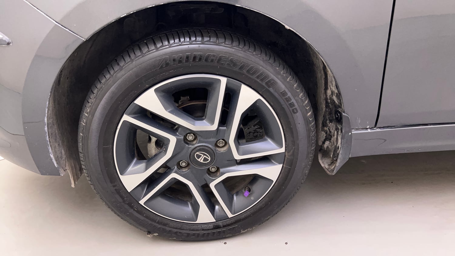 Used 2024 Tata Tiago XZA Plus Petrol Automatic tyres LEFT FRONT TYRE RIM VIEW