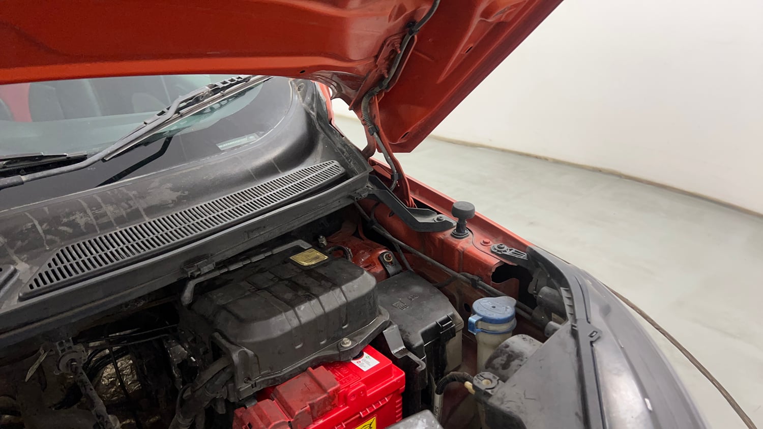 Used 2016 Ford EcoSport Titanium 1.5L Ti-VCT AT Petrol Automatic engine ENGINE LEFT SIDE HINGE & APRON VIEW