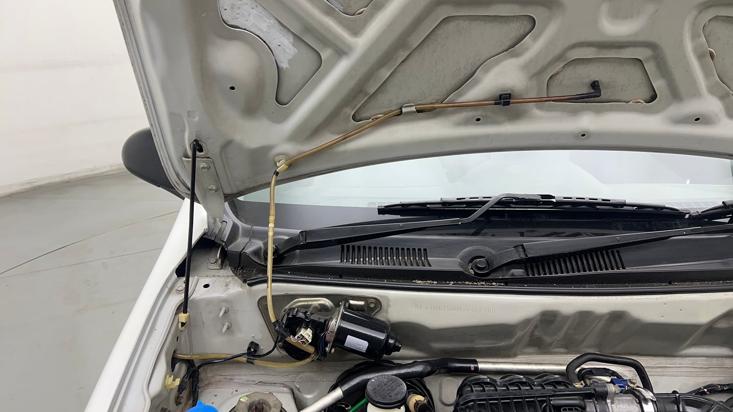 Used 2017 Maruti Suzuki Alto 800 LXi (O) Petrol Manual engine ENGINE RIGHT SIDE HINGE & APRON VIEW