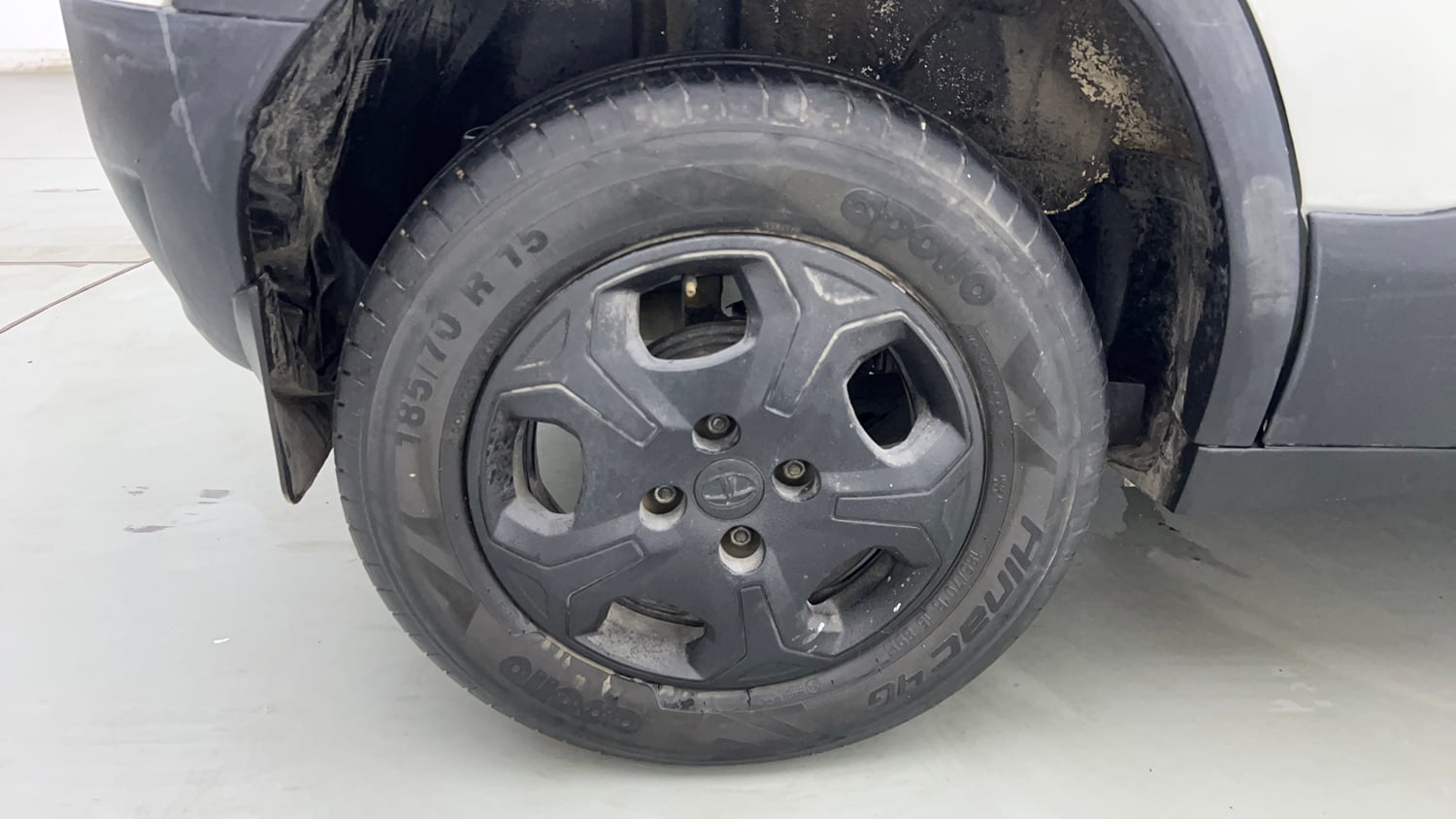 Used 2023 Tata Punch Accomplished AMT Petrol Automatic tyres RIGHT REAR TYRE RIM VIEW