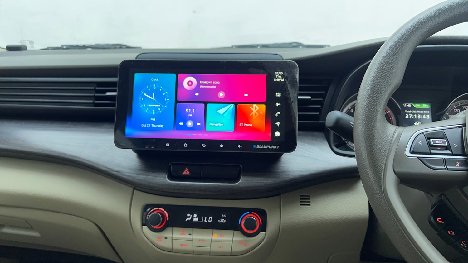 Used 2023 Maruti Suzuki Ertiga ZXi (O) CNG Cng Manual top_features Integrated (in-dash) music system