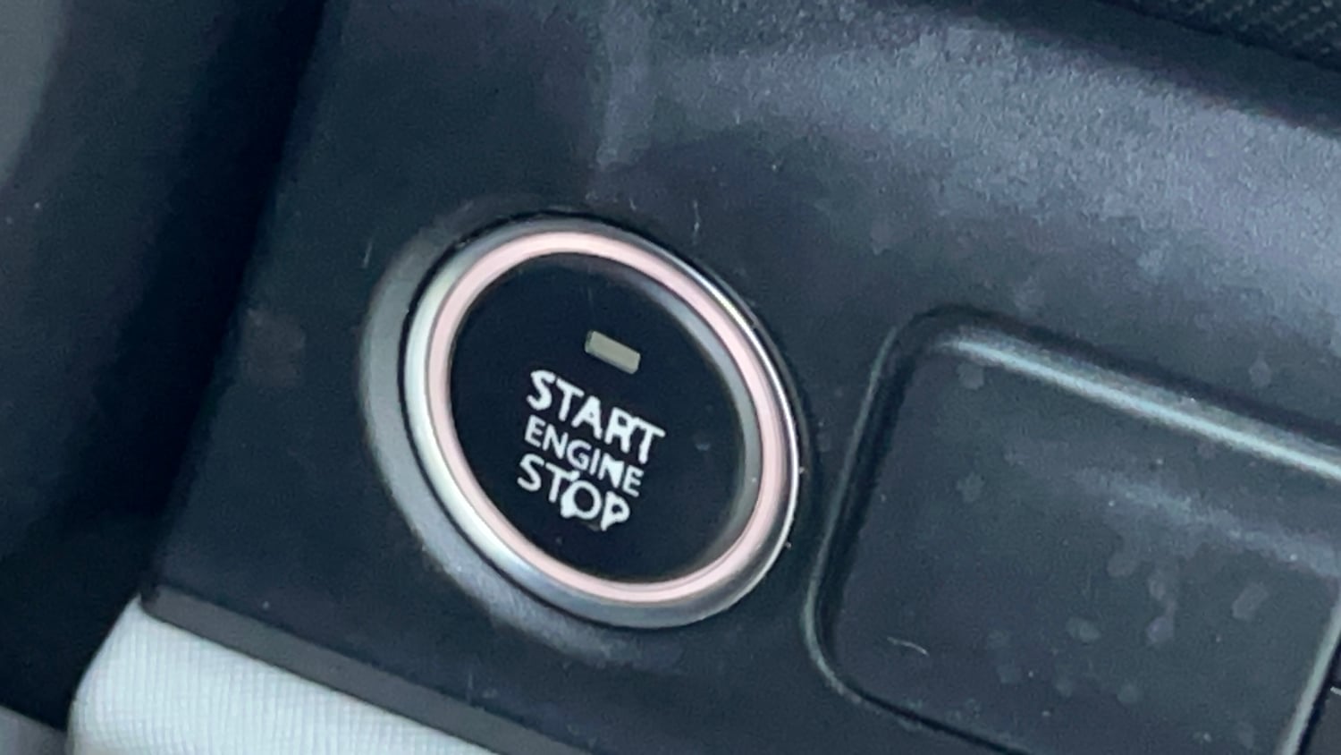 Used 2020 Tata Altroz XZ Petrol Petrol Manual top_features Keyless start