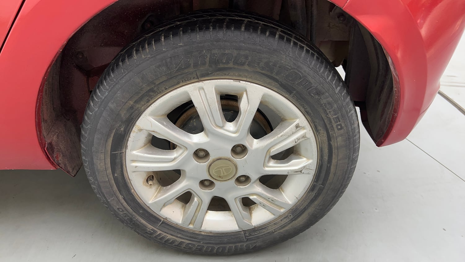 Used 2017 Tata Tiago Revotron XZA Petrol Automatic tyres LEFT REAR TYRE RIM VIEW