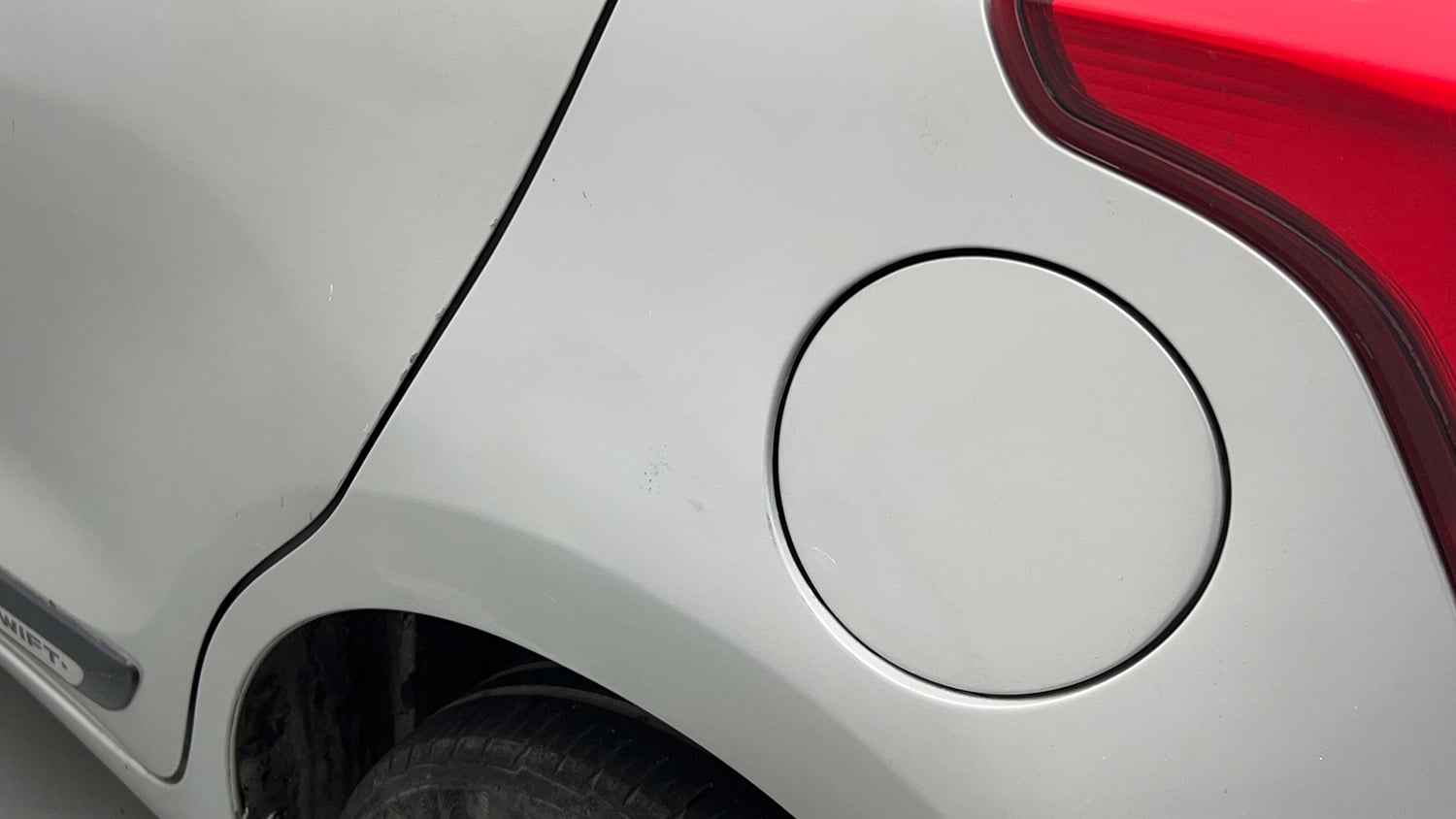 Used 2018 Maruti Suzuki Swift ZXi AMT Petrol Automatic dents MINOR SCRATCH